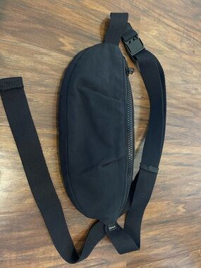 Athleta Black Nylon Crossbody Fanny Pack/Belt Bag